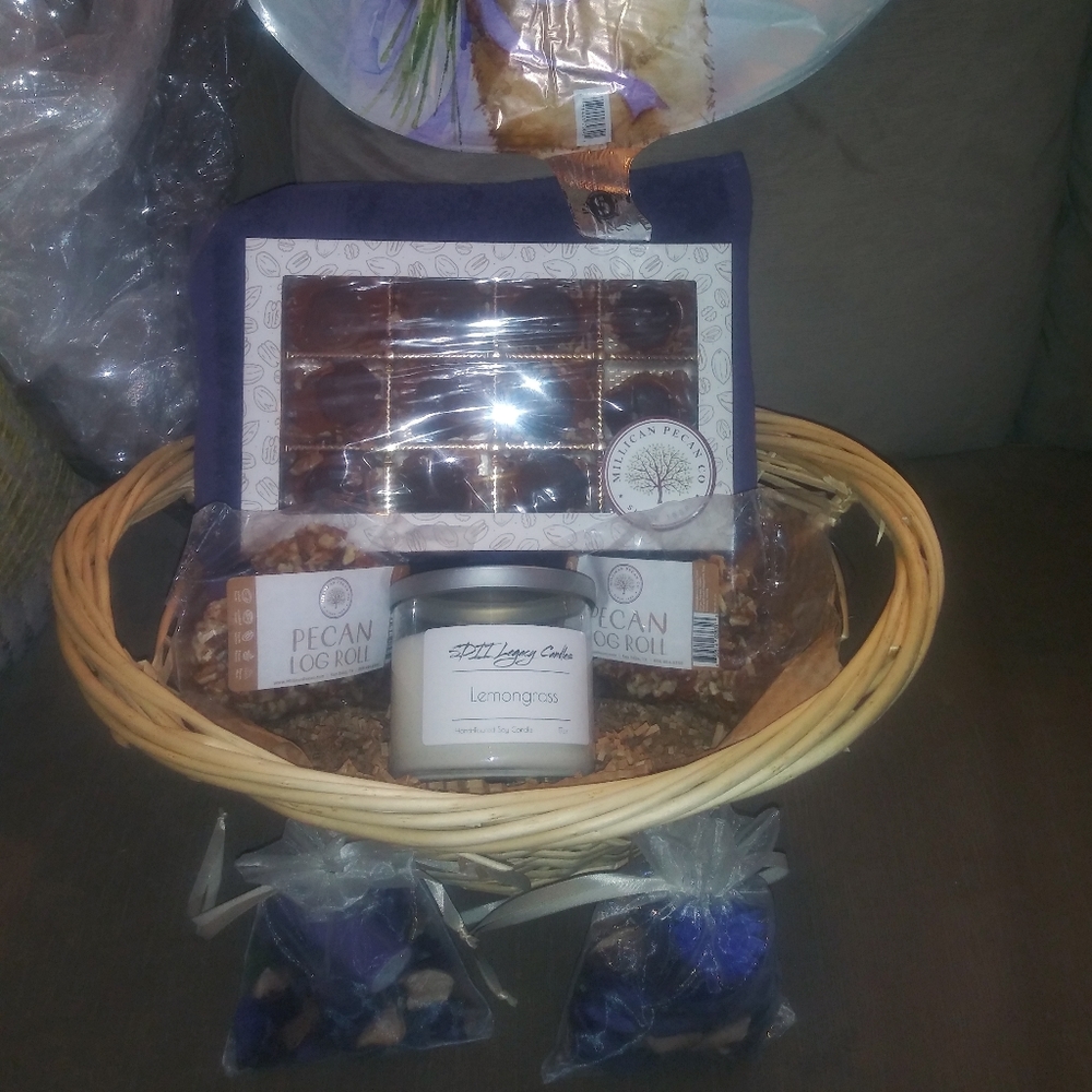 Turtle and Pecan Log Roll Basket